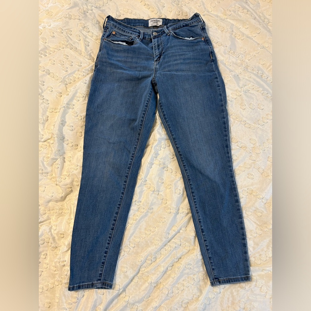 Levi’s Denizen high rise skinny jeans SHORT size